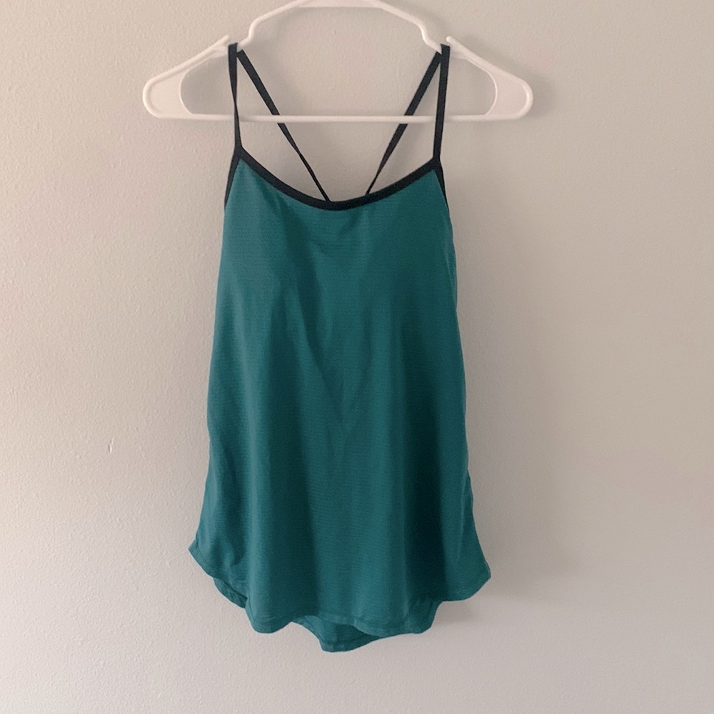 Manduka strappy cross-back yoga tank with built-in bra